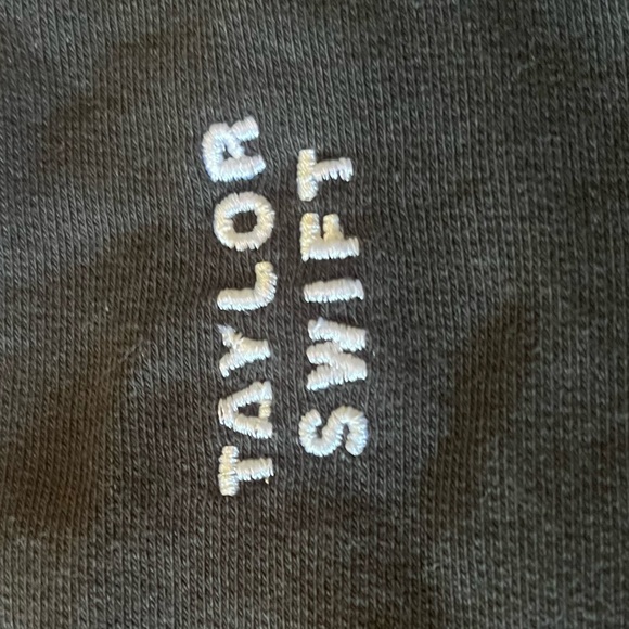 Taylor swift sweatshirt - Picture 4 of 5